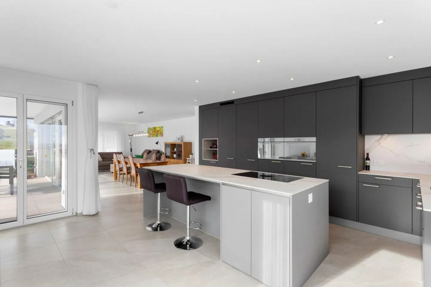 Nearly new 4.5-room penthouse apartment with magnificent views - Photo 5 of 10