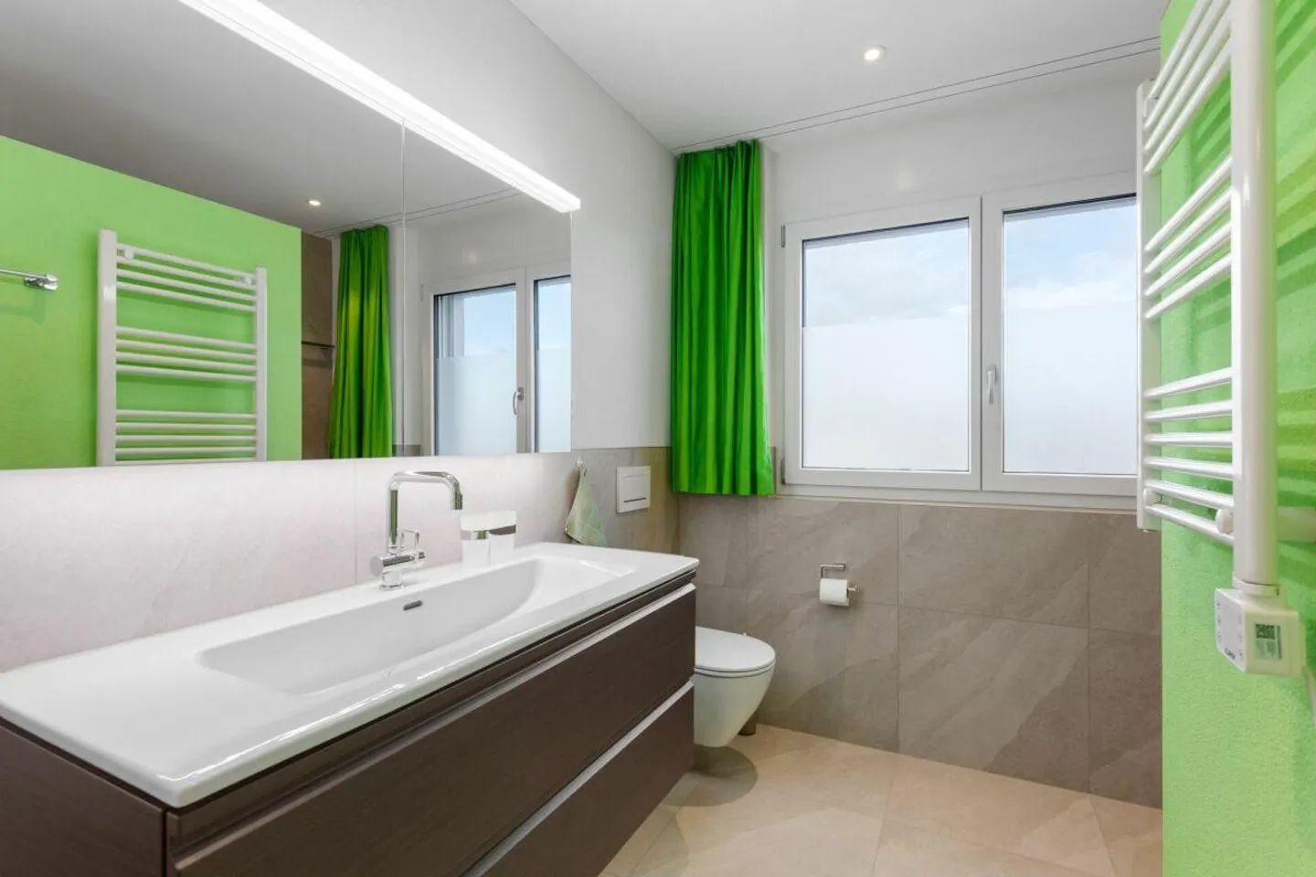 Nearly new 4.5-room penthouse apartment with magnificent views - Photo 7 of 10