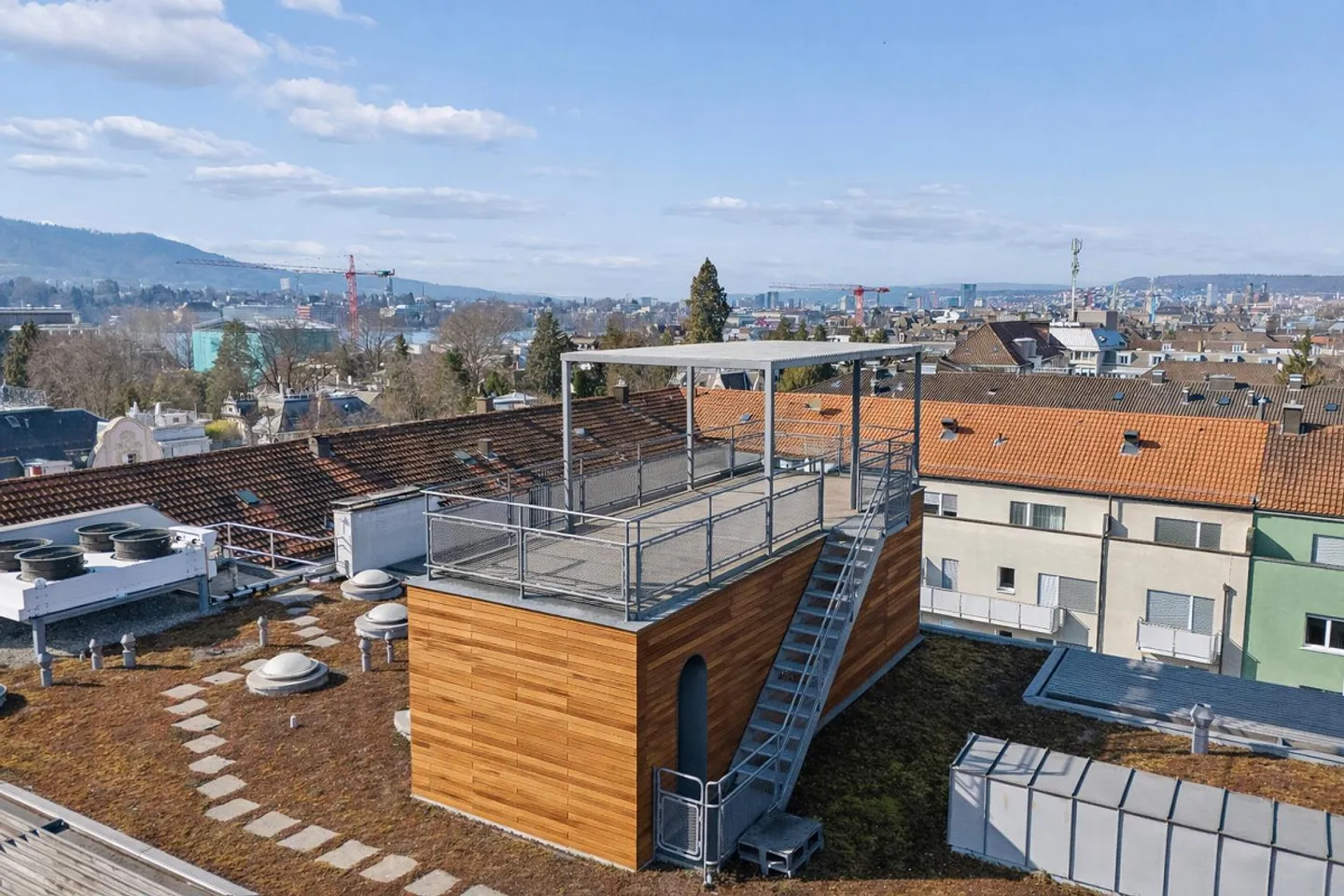 Penthouse of the Extra Class - Rare Attic Residence in Zurich Seefeld - Photo 2 of 8