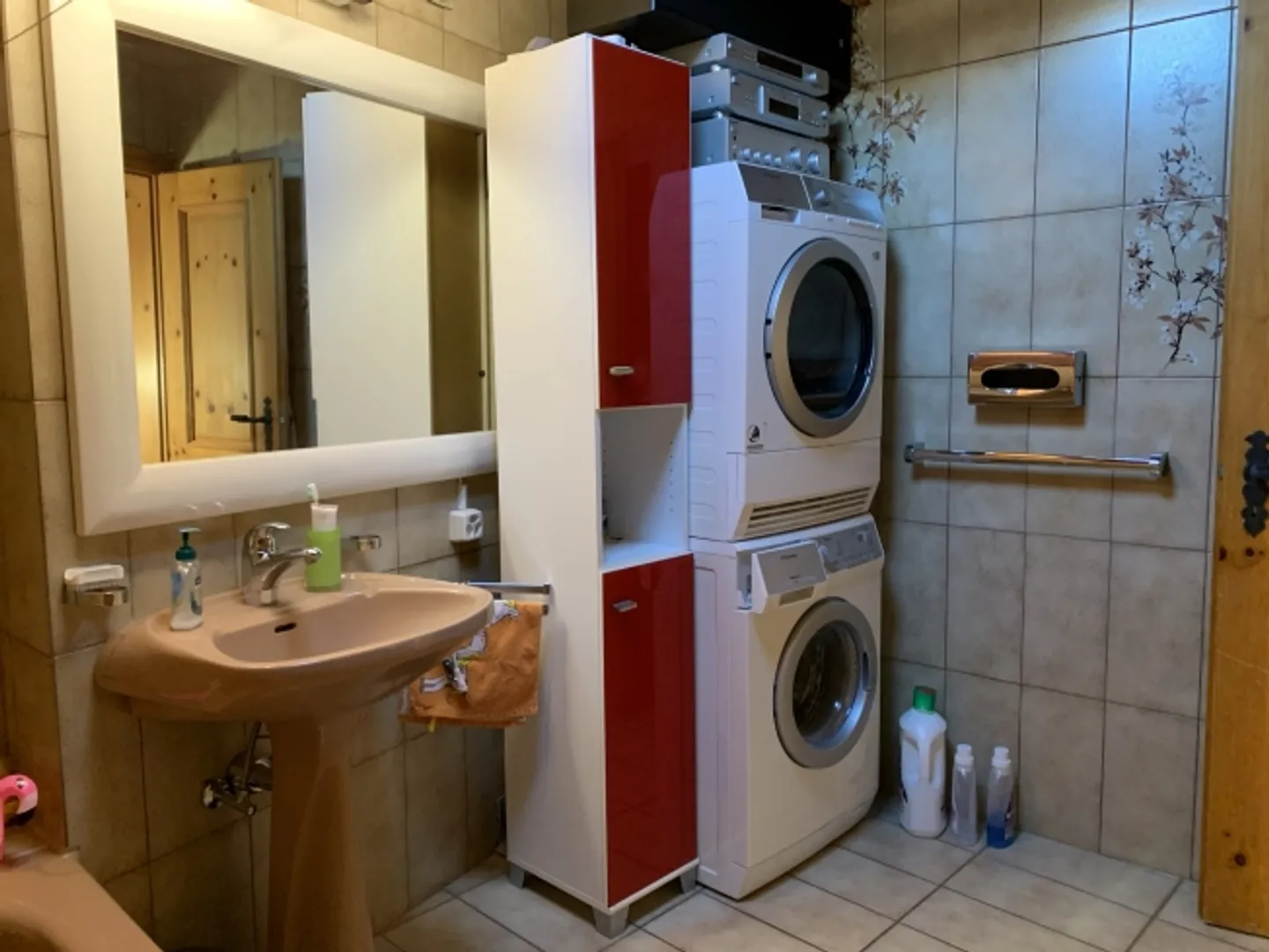 Living in a central location - one net rent free - Photo 6 of 10