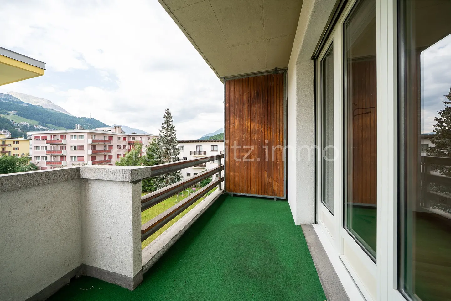 Holiday Apartment with Balcony and Exceptional Potential in the Heart of St. Moritz Bad - Photo 2 of 11