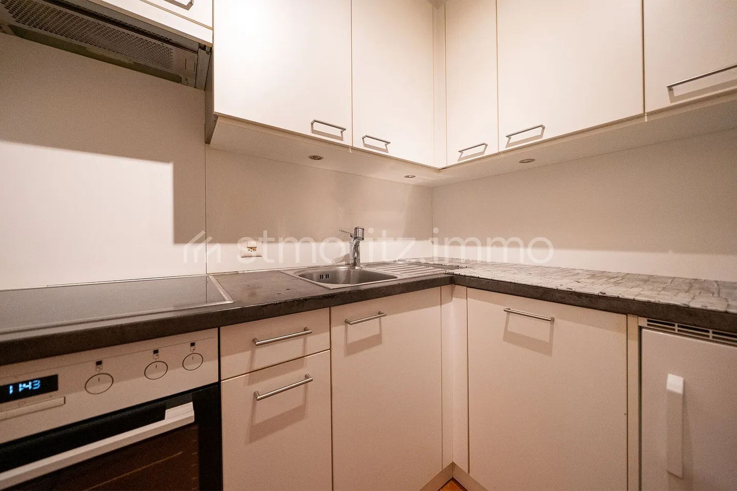 Holiday Apartment with Balcony and Exceptional Potential in the Heart of St. Moritz Bad - Photo 4 of 11