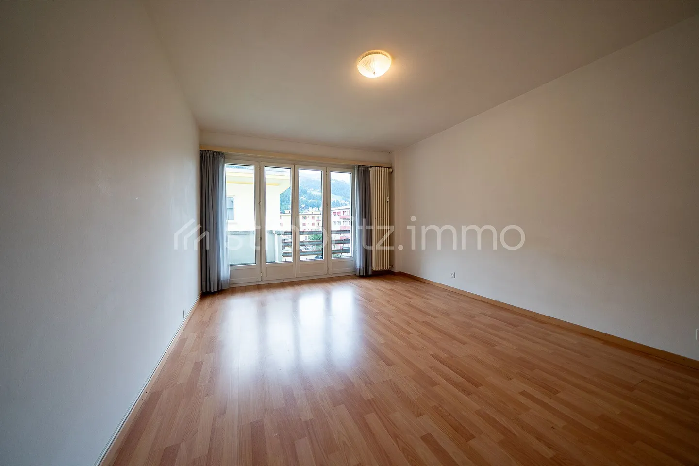 Holiday Apartment with Balcony and Exceptional Potential in the Heart of St. Moritz Bad - Photo 7 of 11