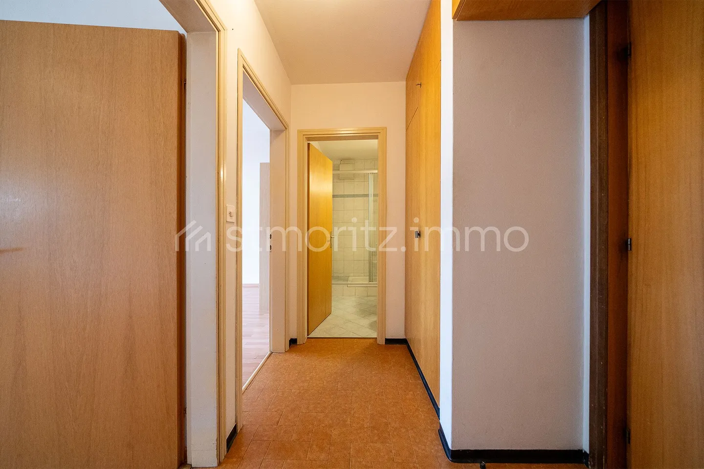 Holiday Apartment with Balcony and Exceptional Potential in the Heart of St. Moritz Bad - Photo 9 of 11