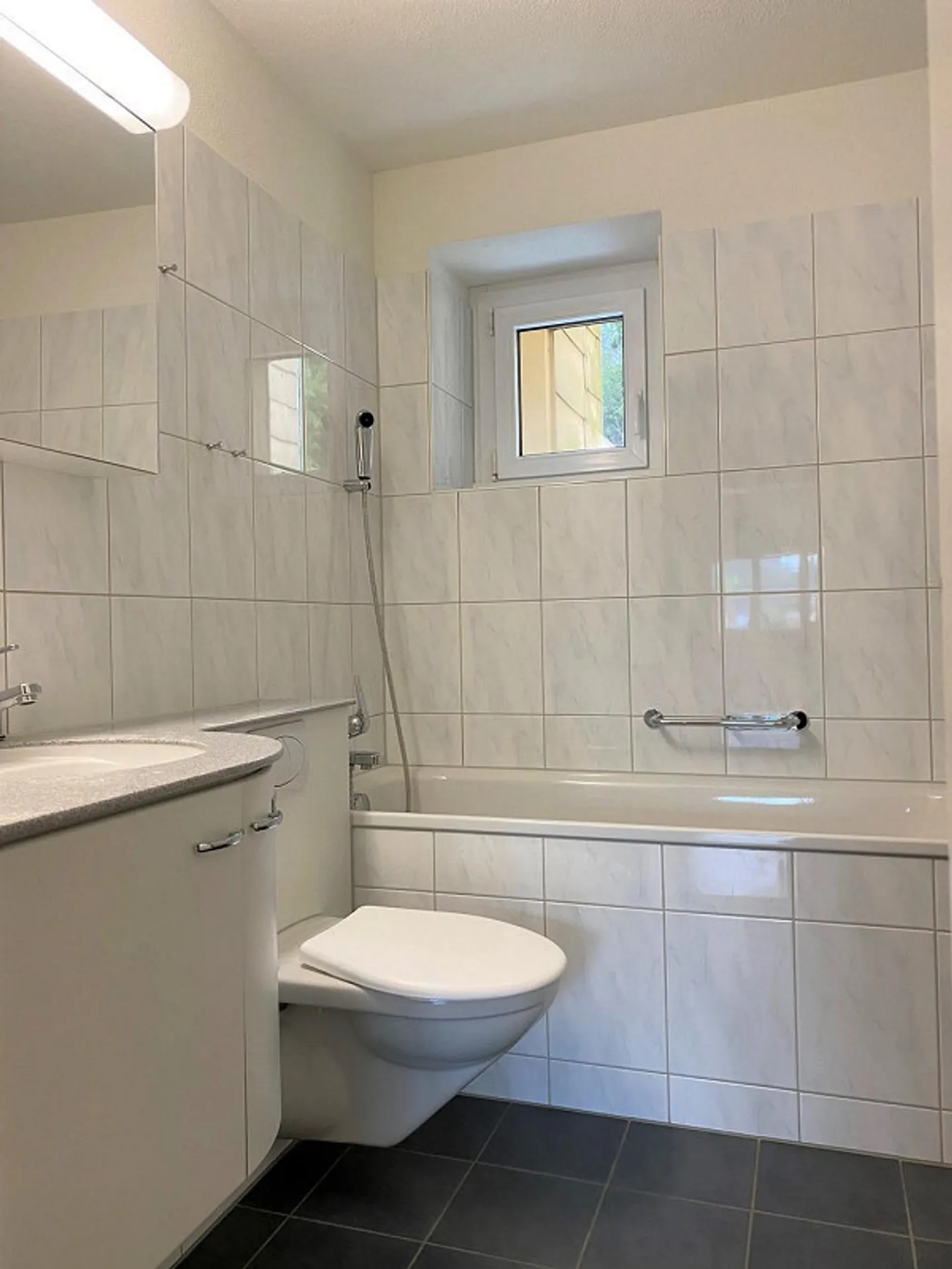 Appartamento 4 locali al 5° piano a Stansstad - Foto 4 di 10