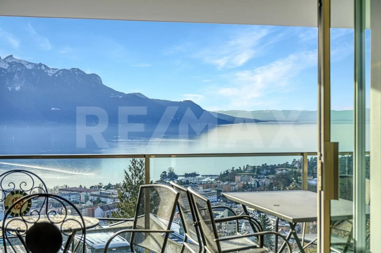 Panorama exceptionnel sur le Léman | 4.5 pièces de standing à Chernex - Photo 2 sur 8
