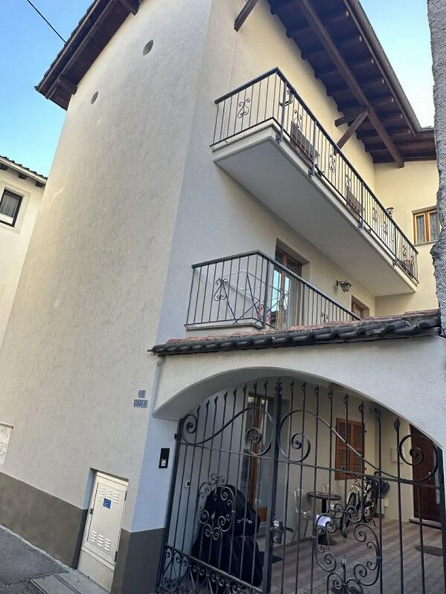 Mehrfamilienhaus mit zwei Wohnungen, ein Duplex und eigenständigem ... - Foto 3 di 13