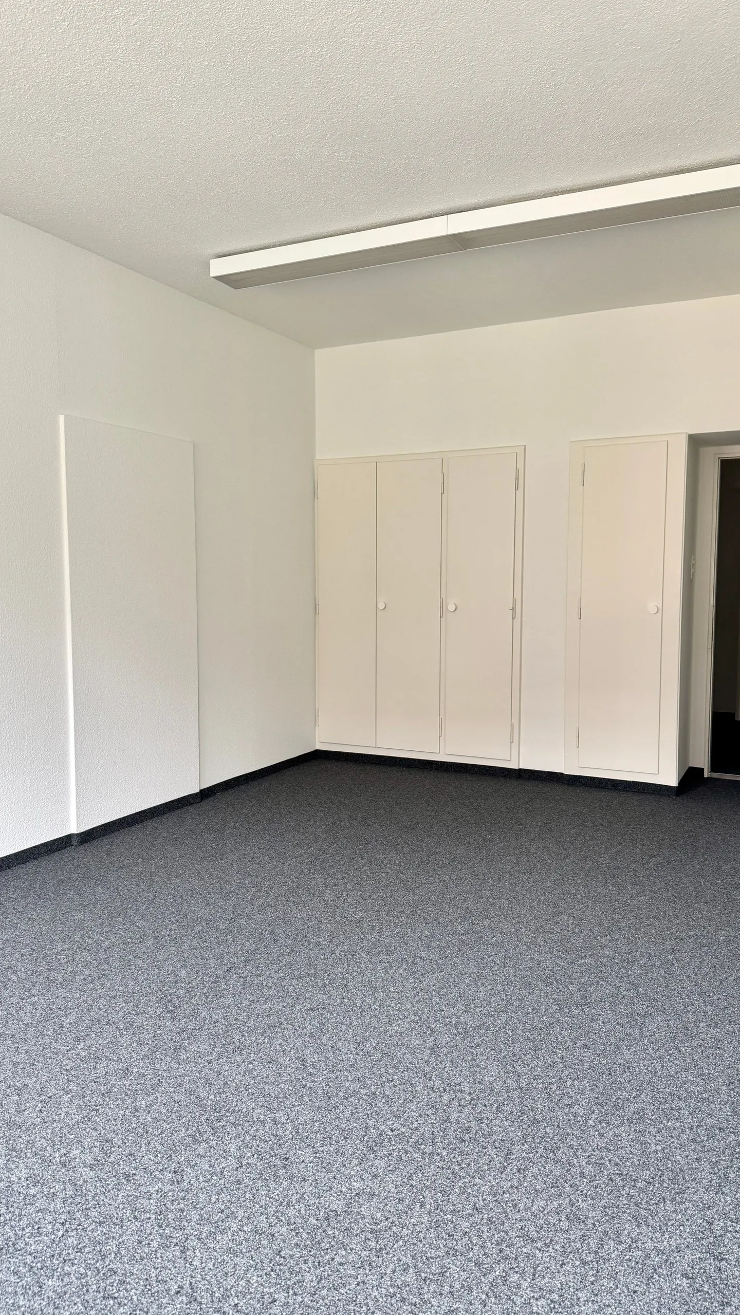 Compact Office Space with Charm - Central in Zurich Oerlikon - Photo 1 of 3