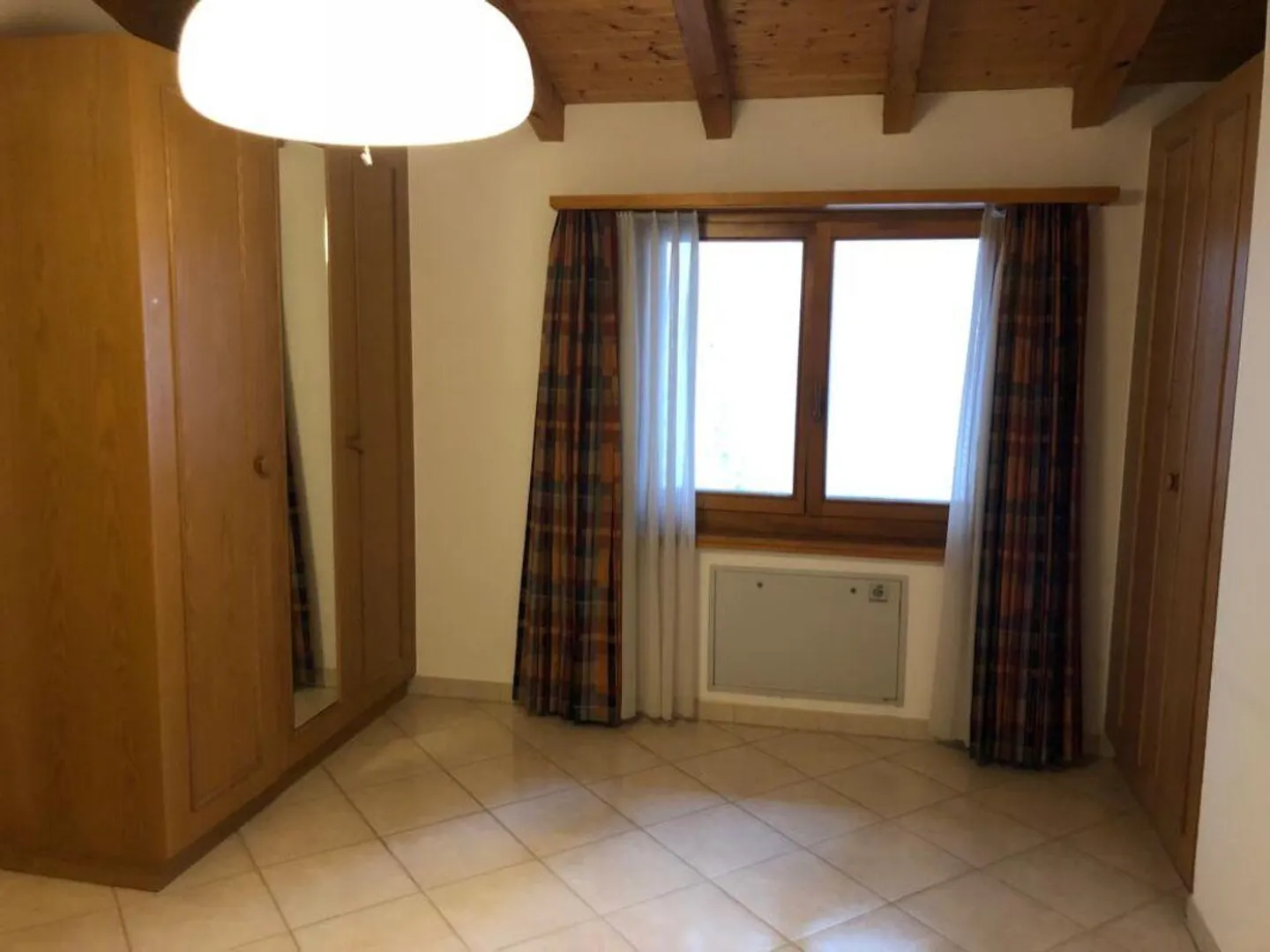 Mehrfamilienhaus mit zwei Wohnungen, ein Duplex und eigenständigem ... - Foto 10 di 13