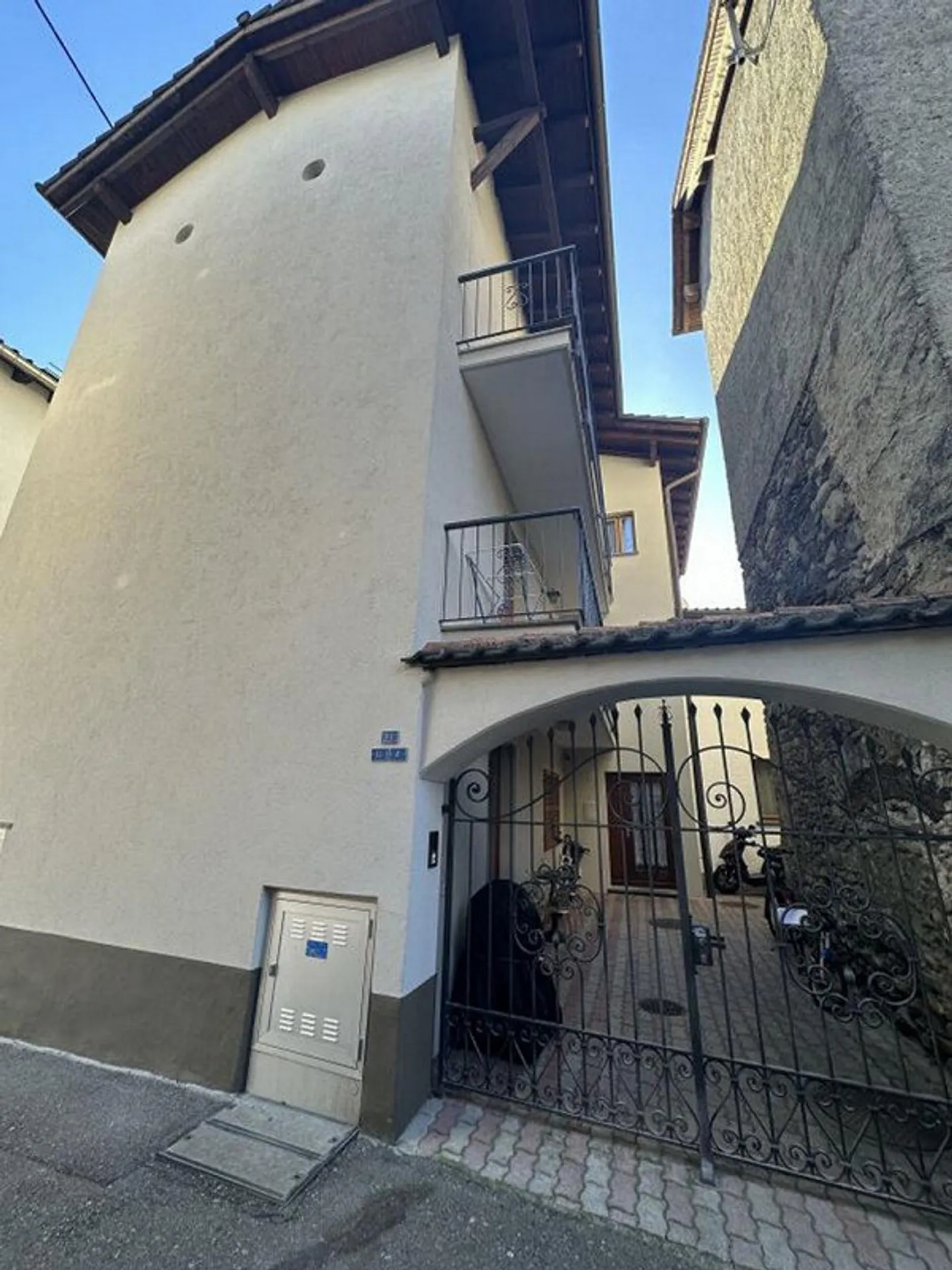 Mehrfamilienhaus mit zwei Wohnungen, ein Duplex und eigenständigem ... - Foto 12 di 13