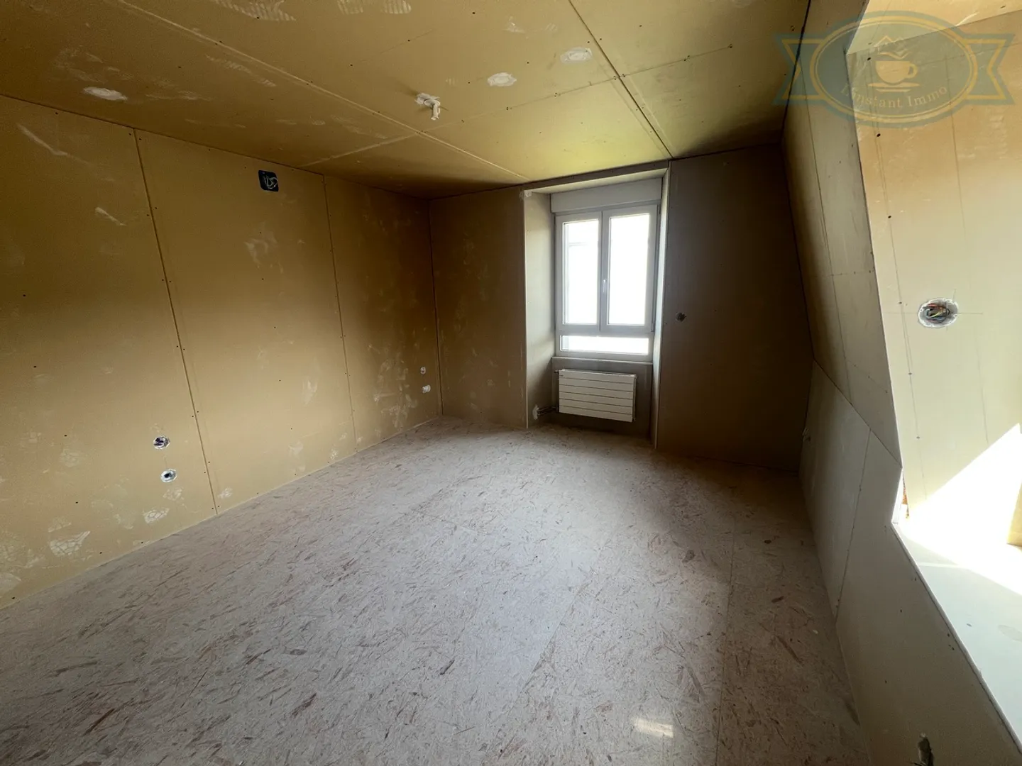 Penthouse with Customization Potential - Photo 4 of 9