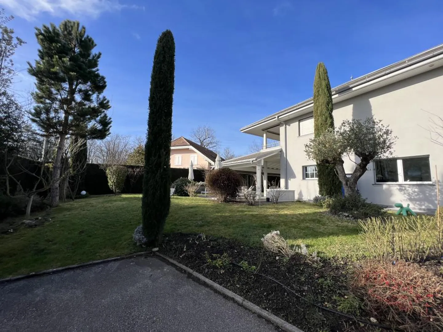 Villa 8 Zimmer - Foto 1 von 13