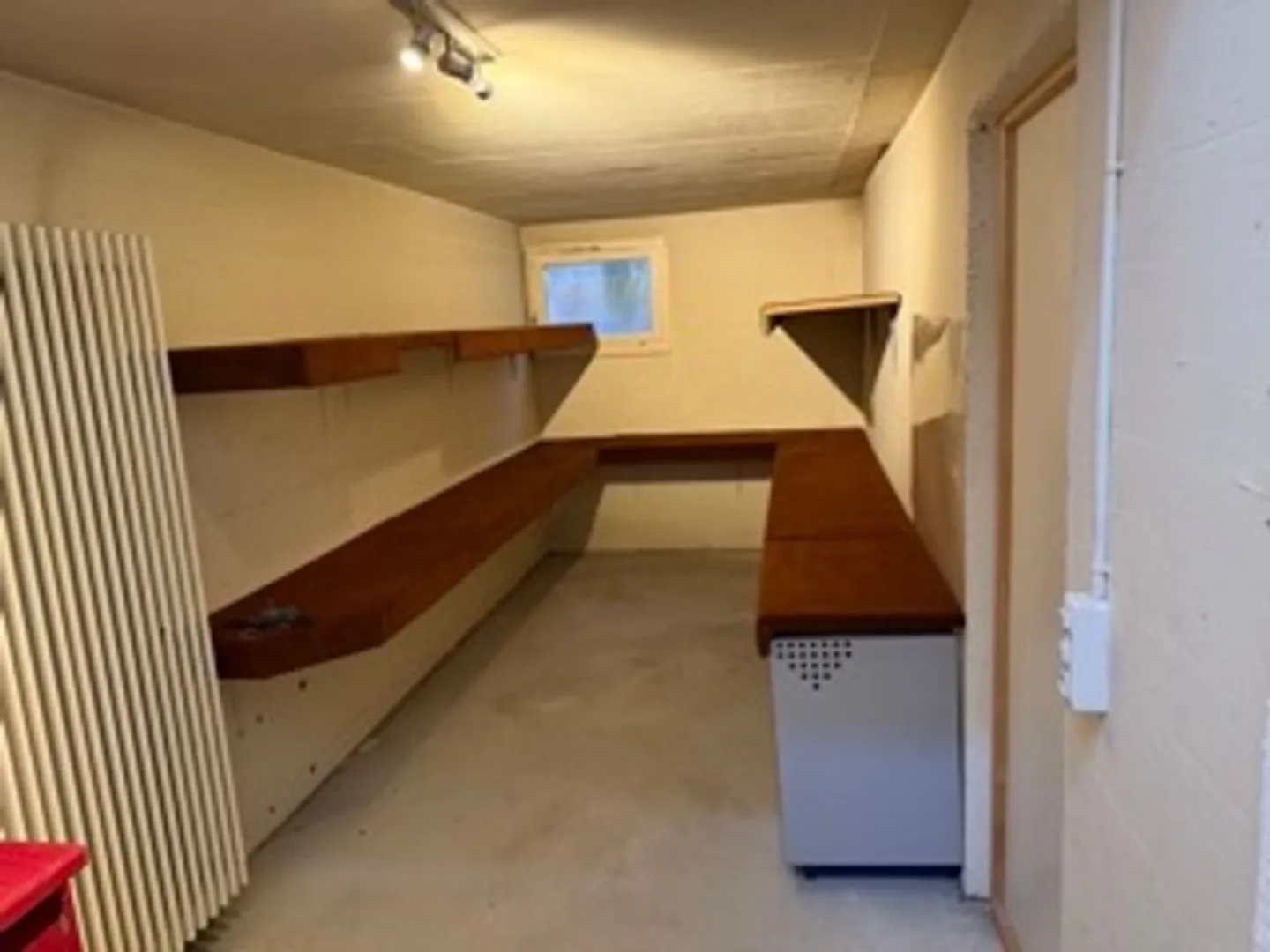 Local commercial polyvalent de 122m2 avec sous-sol et parkings - Photo 13 sur 13