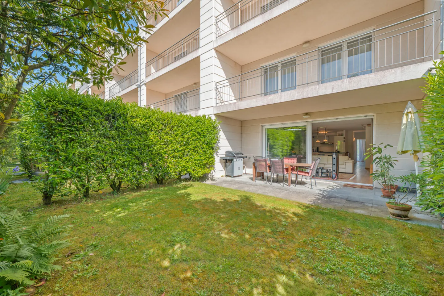 Exceptional Duplex in a Privileged Residential Setting - Photo 4 of 8