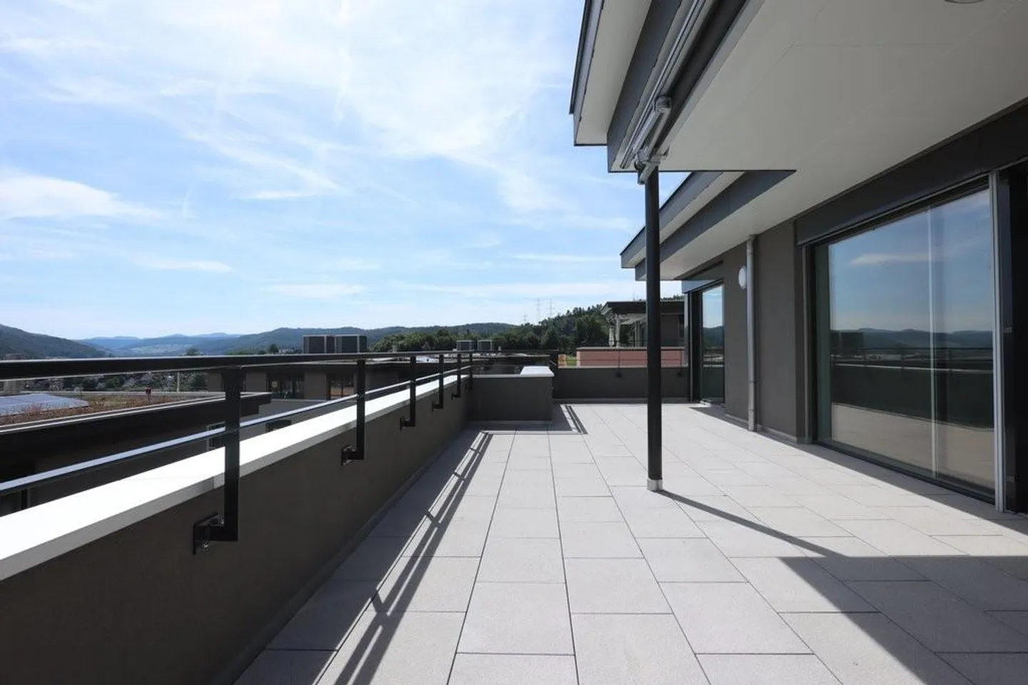 Moderno appartamento attico di 2,5 stanze a Liestal con grande terrazza - Foto 8 di 9
