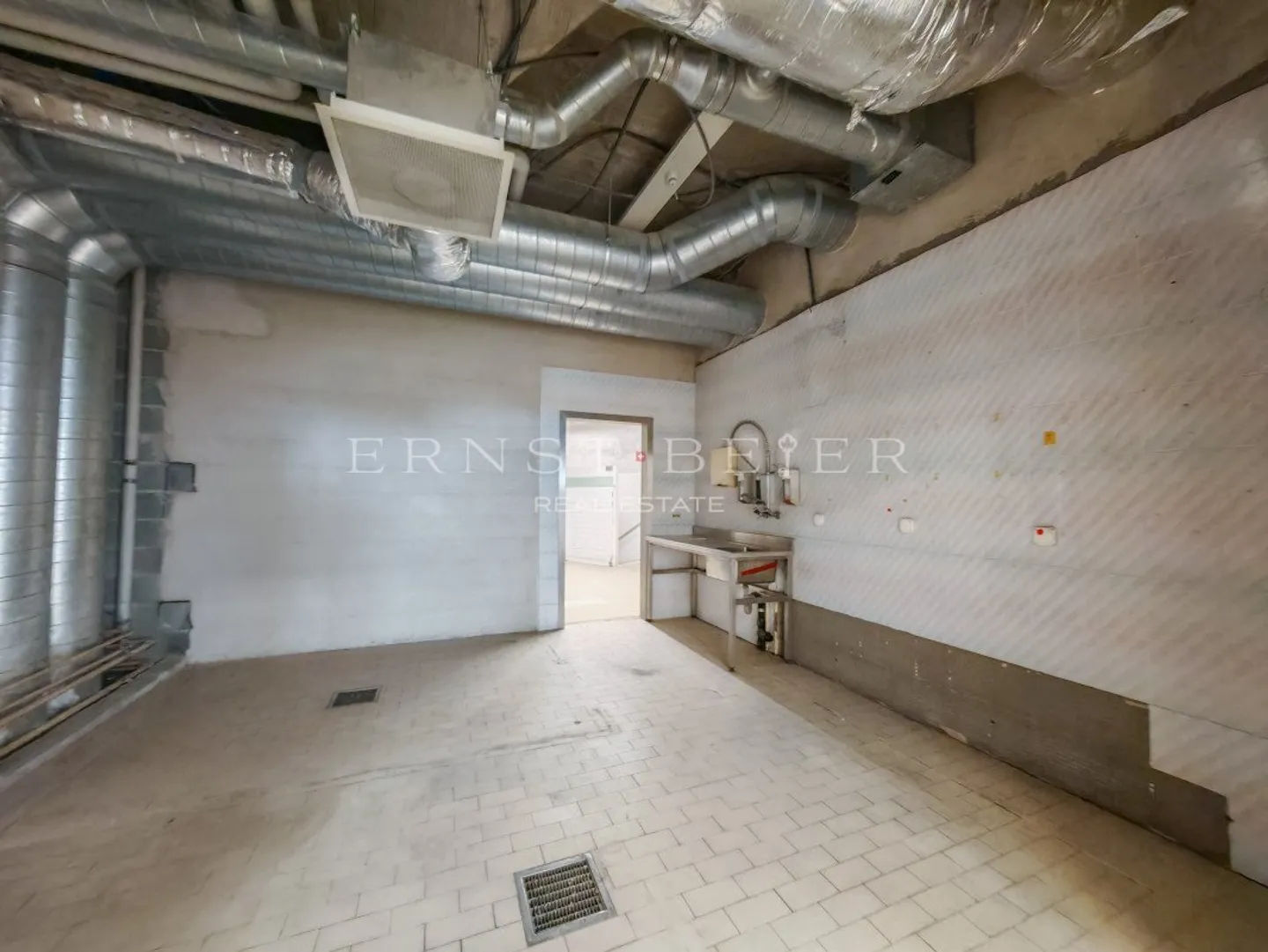 Commercial 5 Rooms - Photo 6 of 6