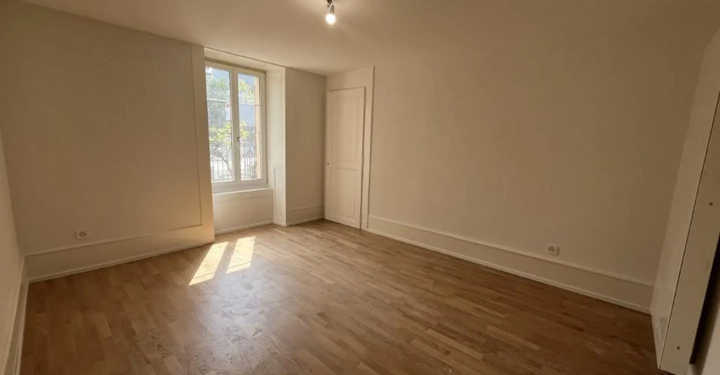 Beautiful 2-room apartment renovated with garden in Yverdon-les-Bains - Photo 3 of 9