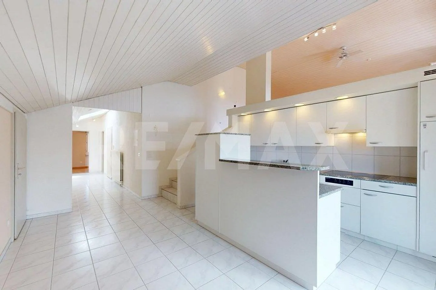 A home that offers a wide view, tranquility, and quality of life in a special way - Photo 3 of 13
