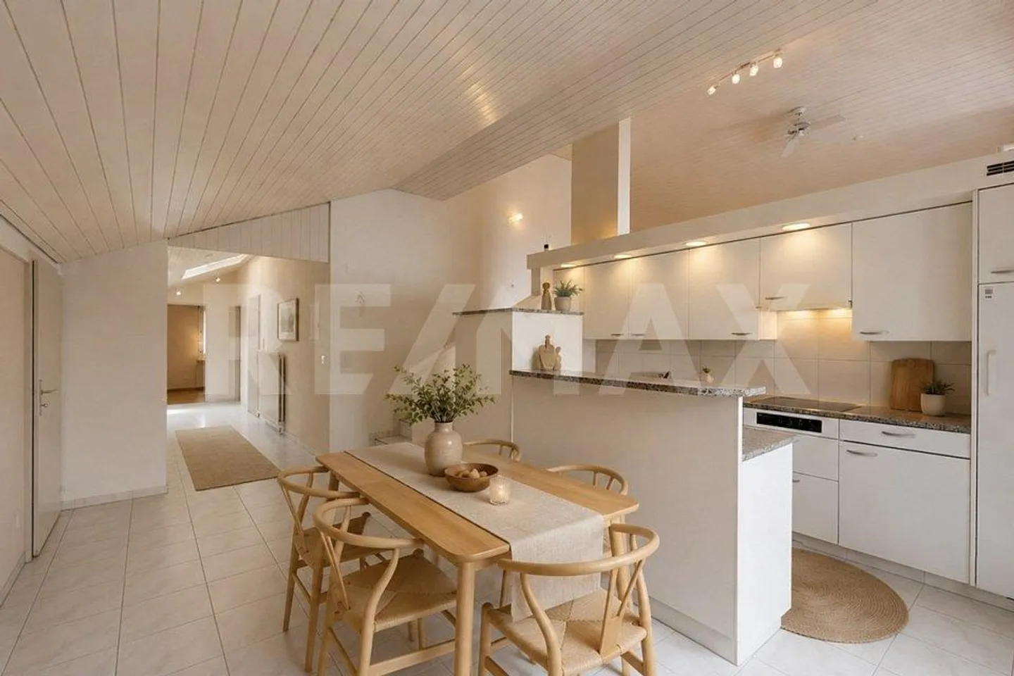 A home that offers a wide view, tranquility, and quality of life in a special way - Photo 4 of 13