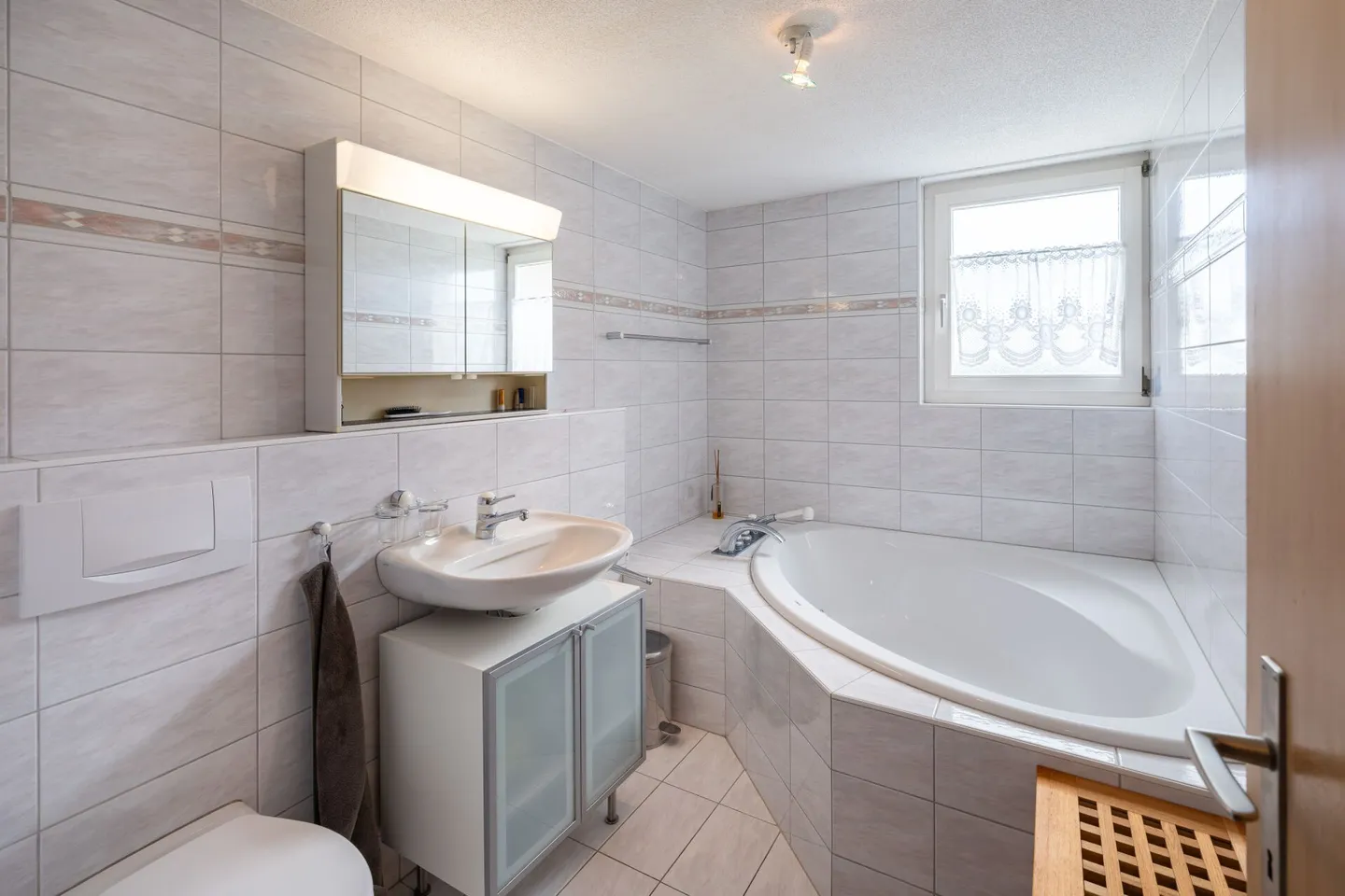 Vivre avec une vue - Grande maison familiale avec appartements à Belp - Photo 8 sur 19