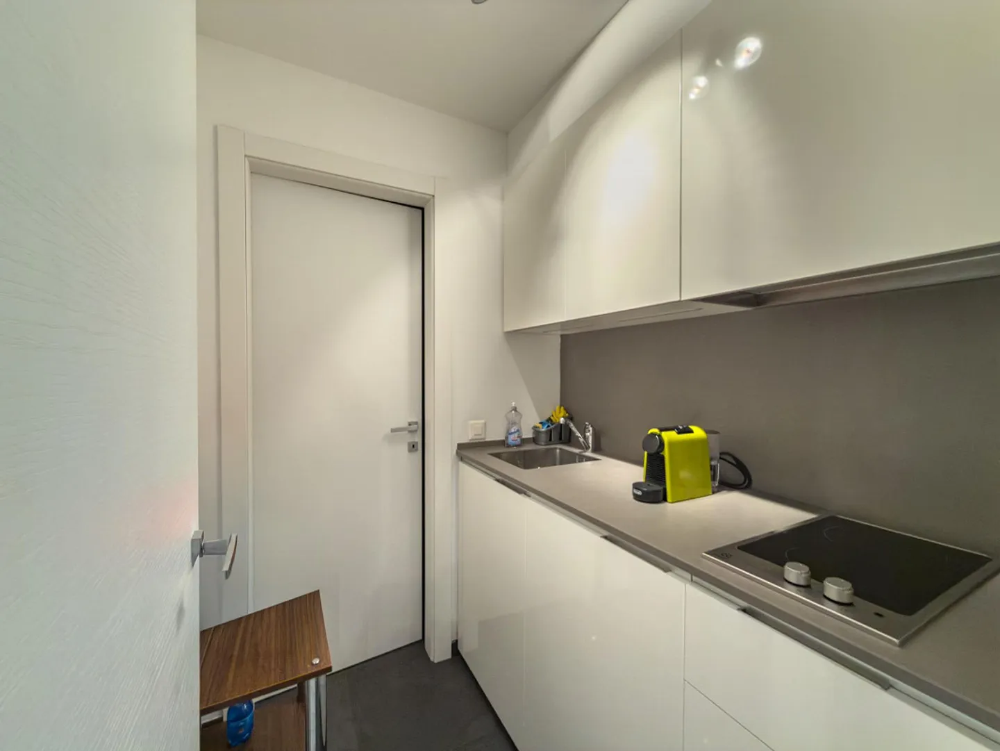 Ufficio con spazio aperto a Massagno con fronte strada e 3 posti auto - Foto 5 di 7