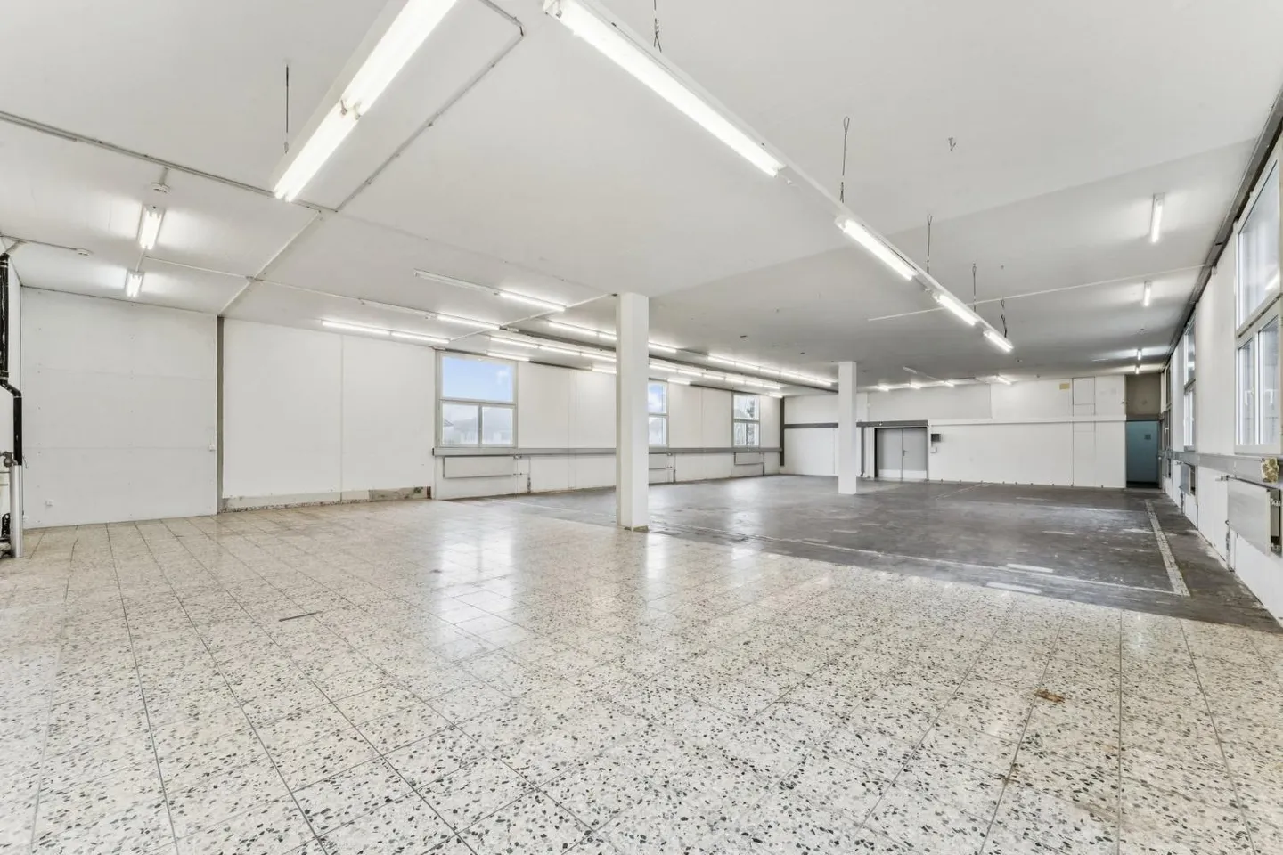 Espace commercial spacieux - Photo 3 sur 7