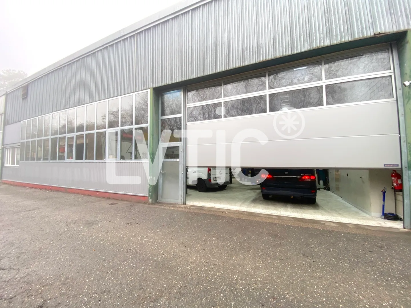 Officina, magazzino di 220 m2 in affitto a Penthaz - Foto 1 di 3