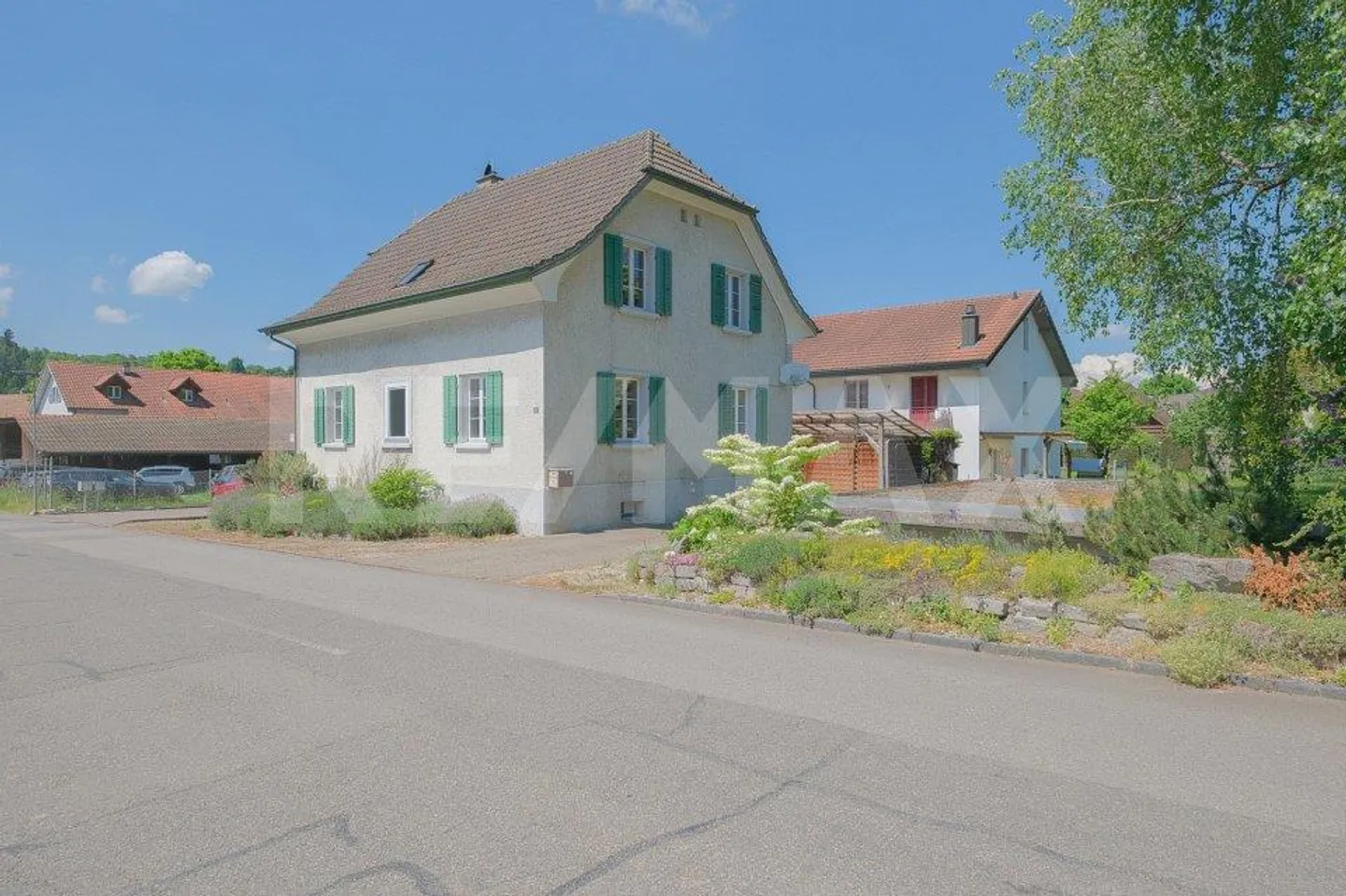 Detached 4.5 Room House with Modern Recording Studio - Photo 2 of 11