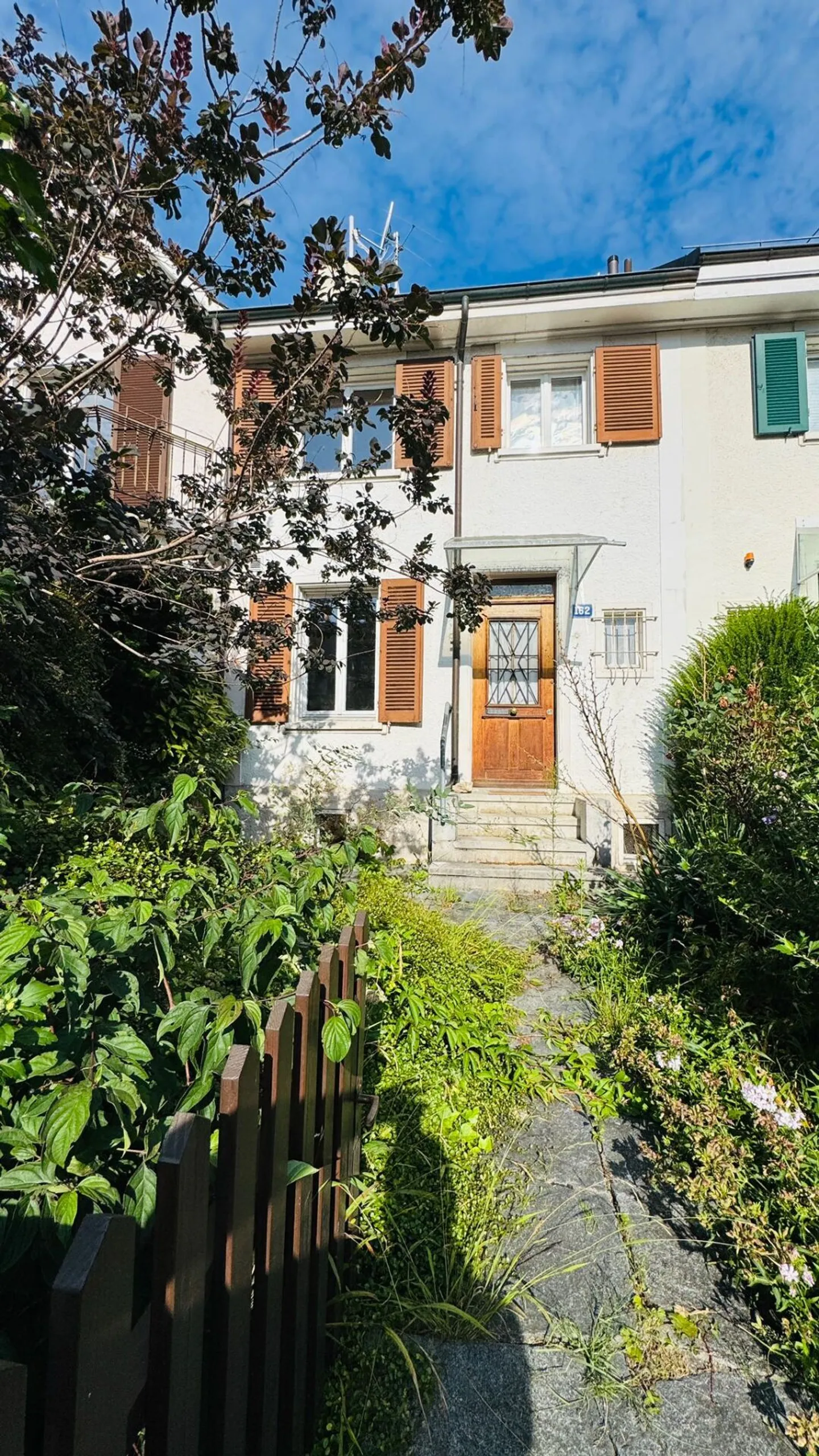 Affascinante casa a schiera di 5,5 stanze con giardino nel quartiere Neubad - con grande potenziale - Foto 17 di 17