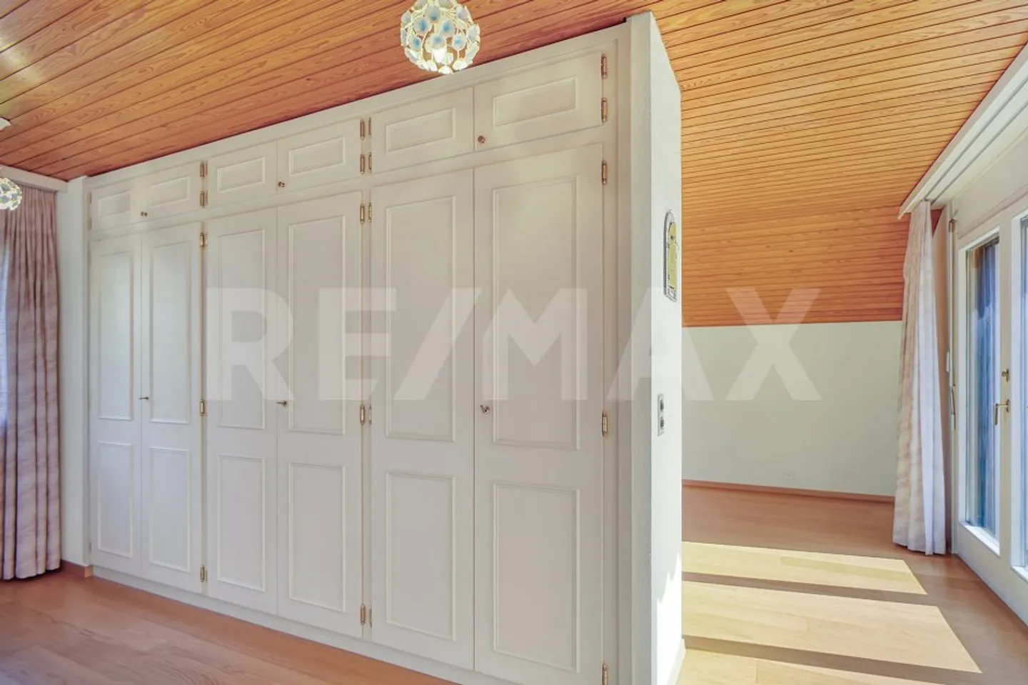 Superbe villa avec vue panoramique sur le lac et les Alpes – Située... - Photo 7 of 10