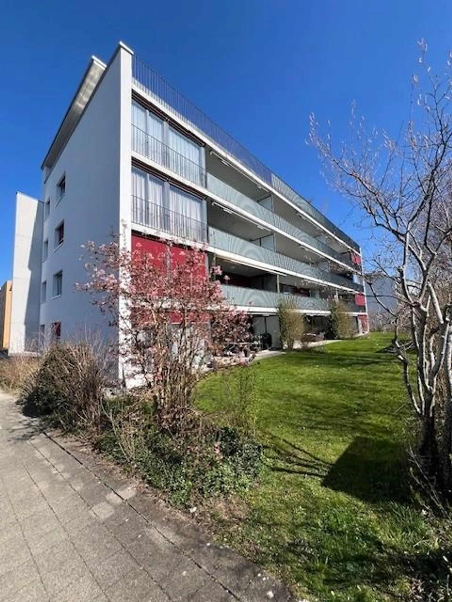Geräumige Wohnung mit Bergsicht - Foto 1 von 8