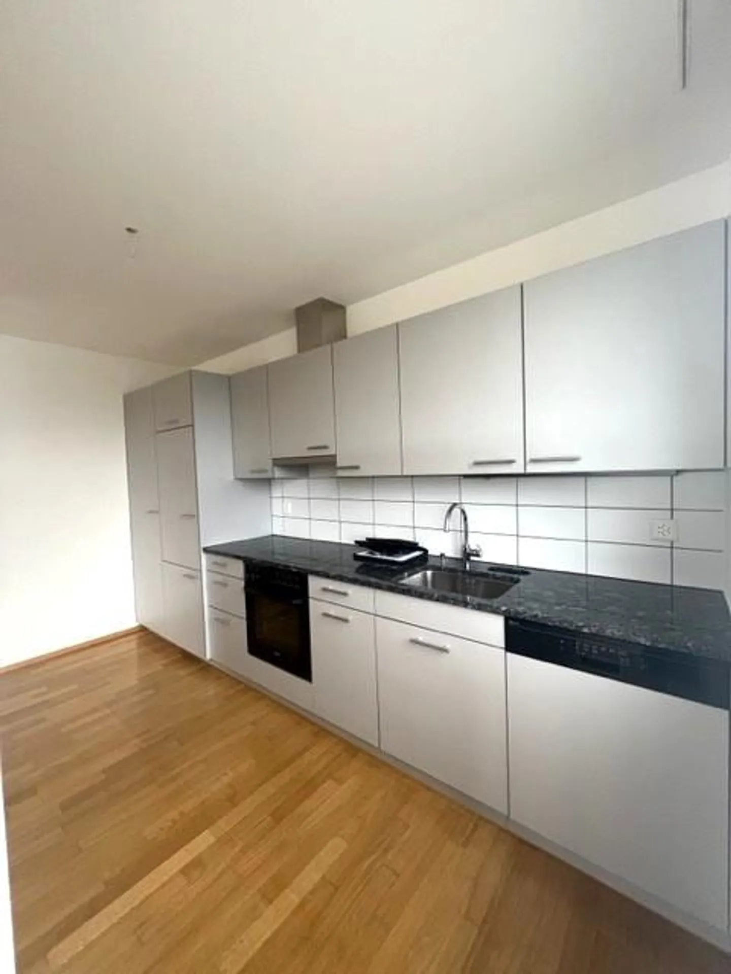 Geräumige Wohnung mit Bergsicht - Foto 3 von 8