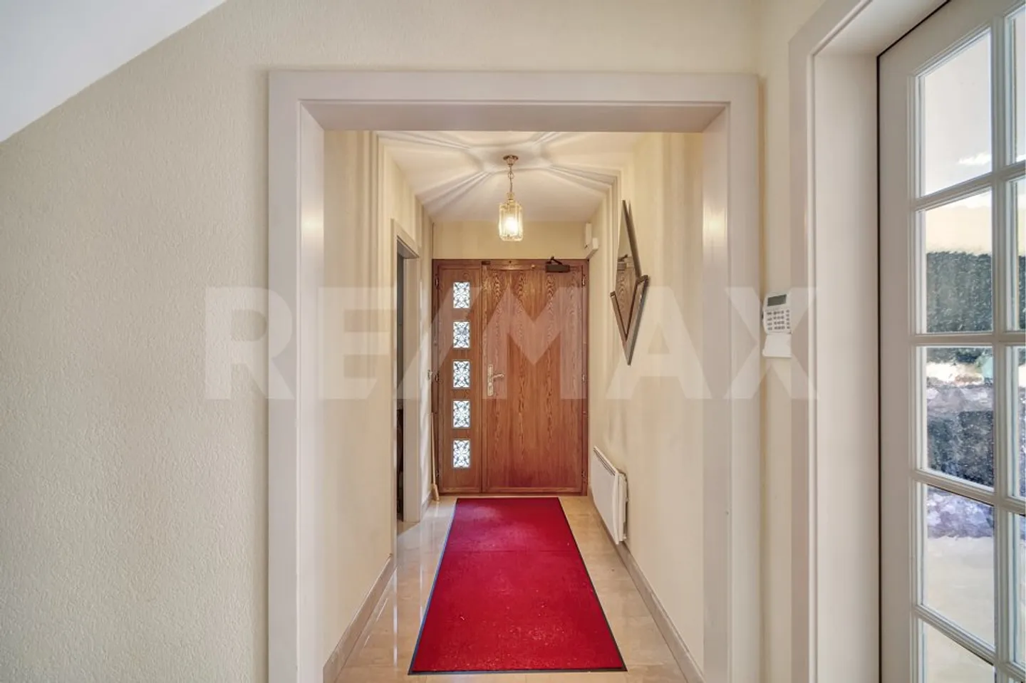 Superbe villa avec vue panoramique sur le lac et les Alpes – Située... - Photo 9 of 10