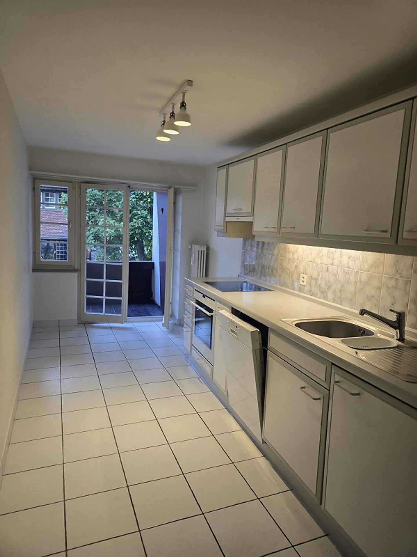 3-room old building apartment with balcony - Photo 3 of 8