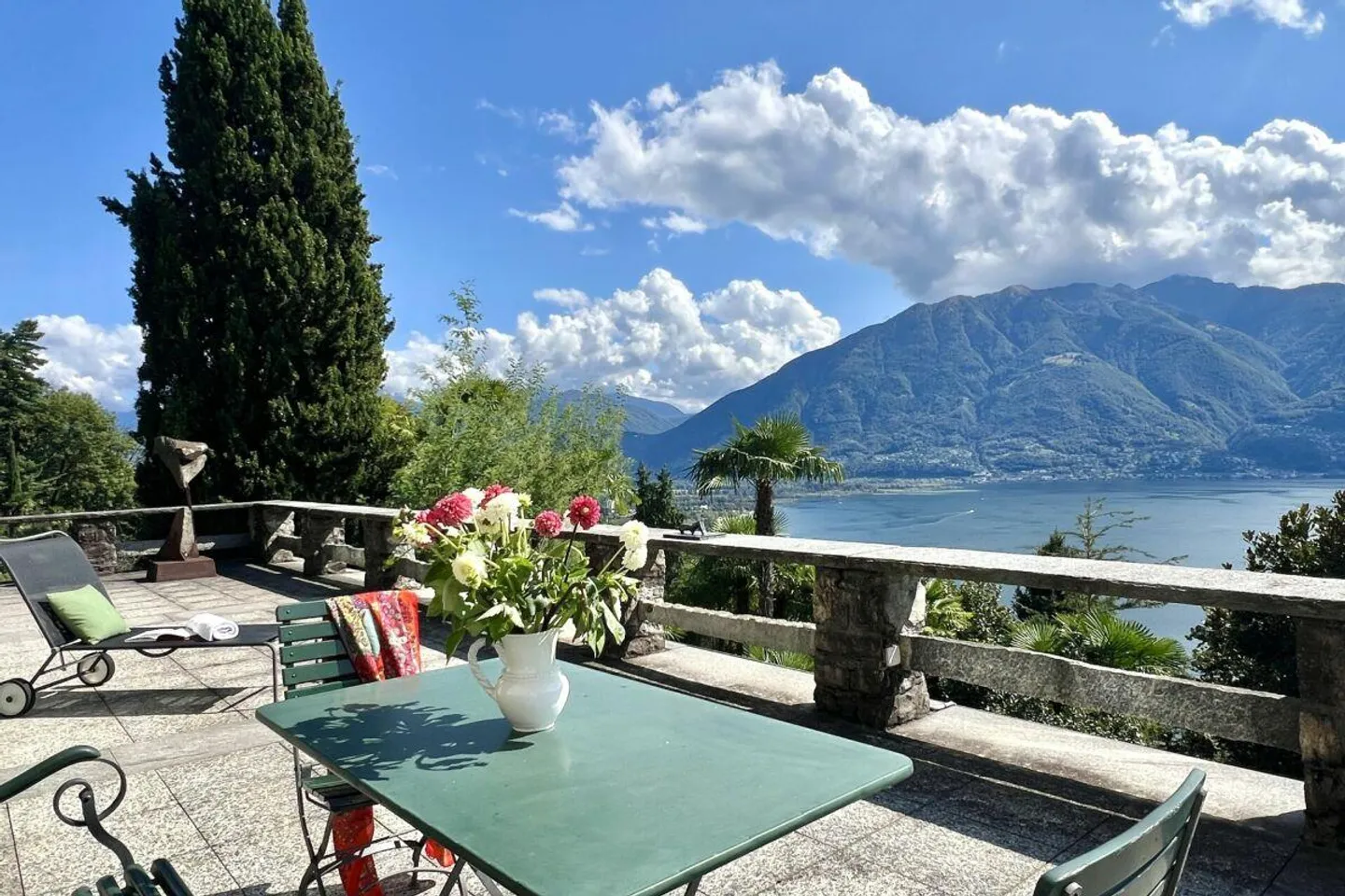 Large villa with stunning lake views for those who love to enjoy life - Photo 5 of 30