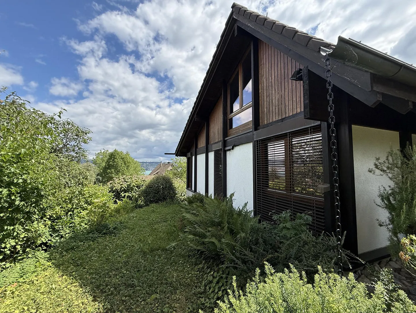 Charmantes Einfamilienhaus mit Seeblick - Foto 1 von 29