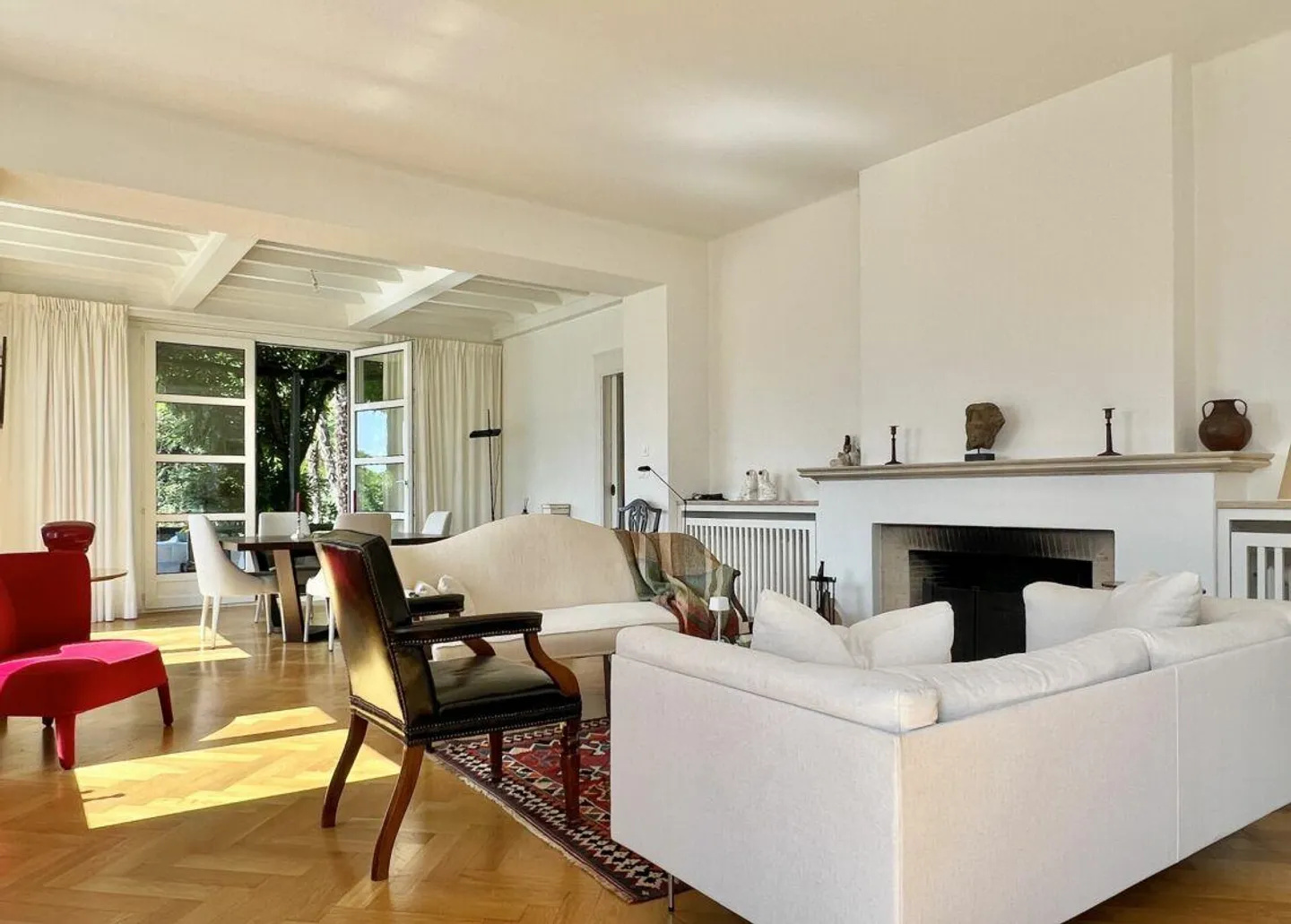 Large villa with stunning lake views for those who love to enjoy life - Photo 8 of 30