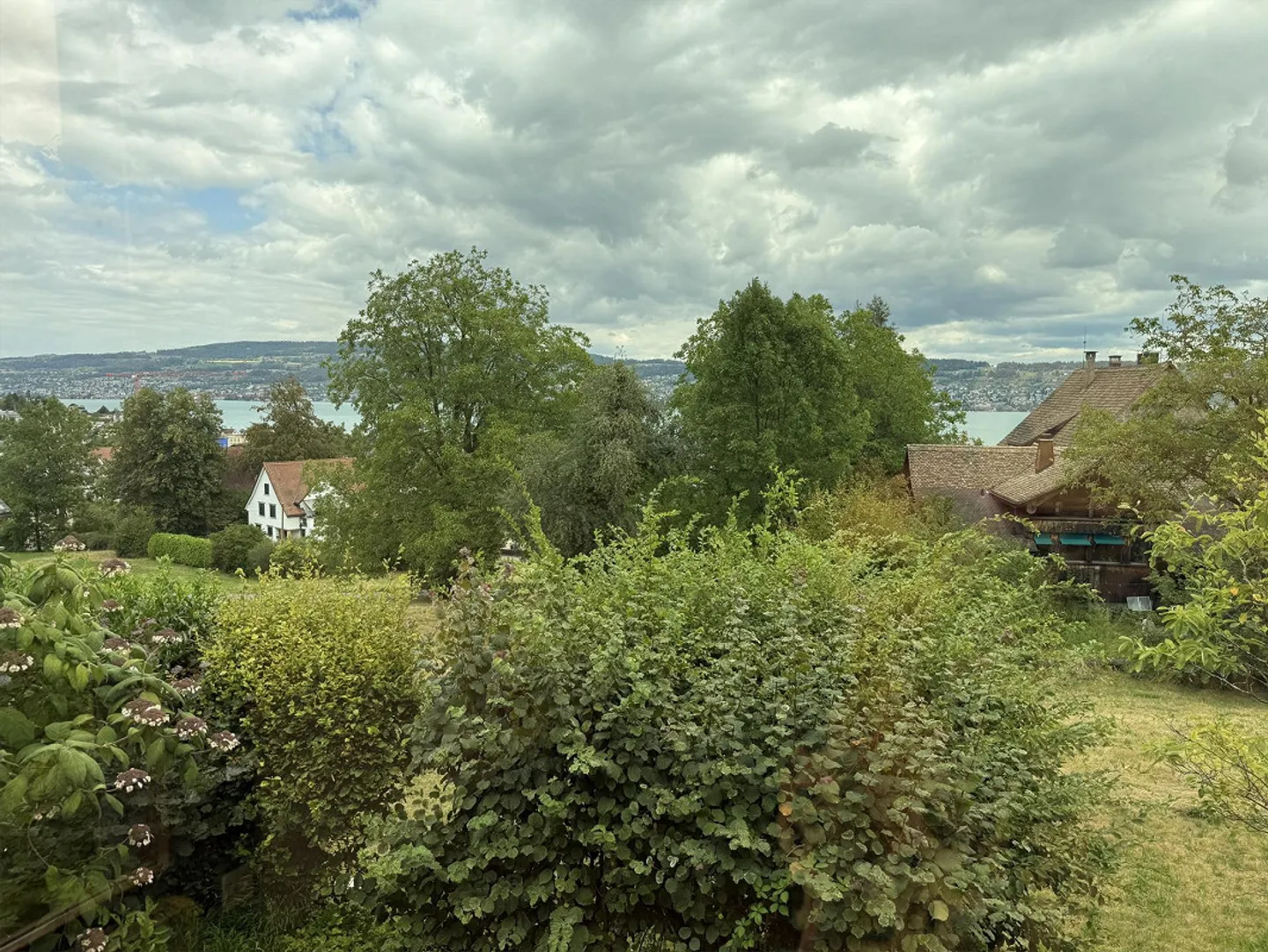 Charmantes Einfamilienhaus mit Seeblick - Foto 2 von 29