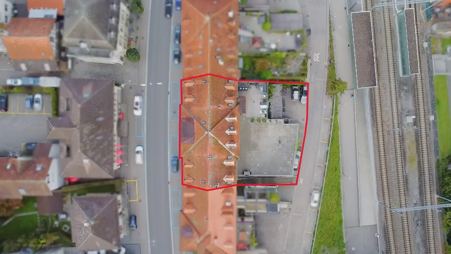 5.05% Nettorendite! Vollvermietetes Mehrfamilienhaus mit Gewerbefläche! - Foto 4 von 19