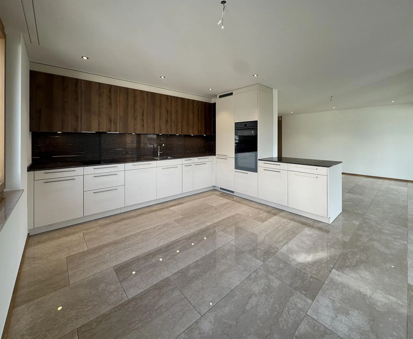 Environnement de vie de haute qualité avec terrasse spacieuse - Photo 3 sur 13