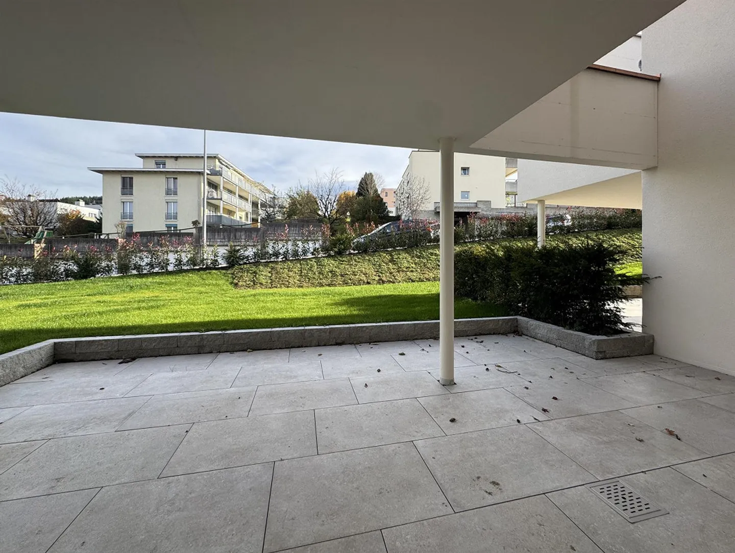 Environnement de vie de haute qualité avec terrasse spacieuse - Photo 9 sur 13