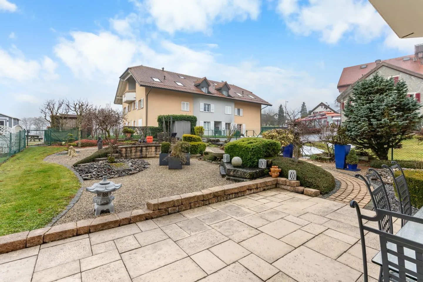 Exclusif : Très bel appartement au rez-de-chaussée avec jardin paysager - Photo 3 sur 13