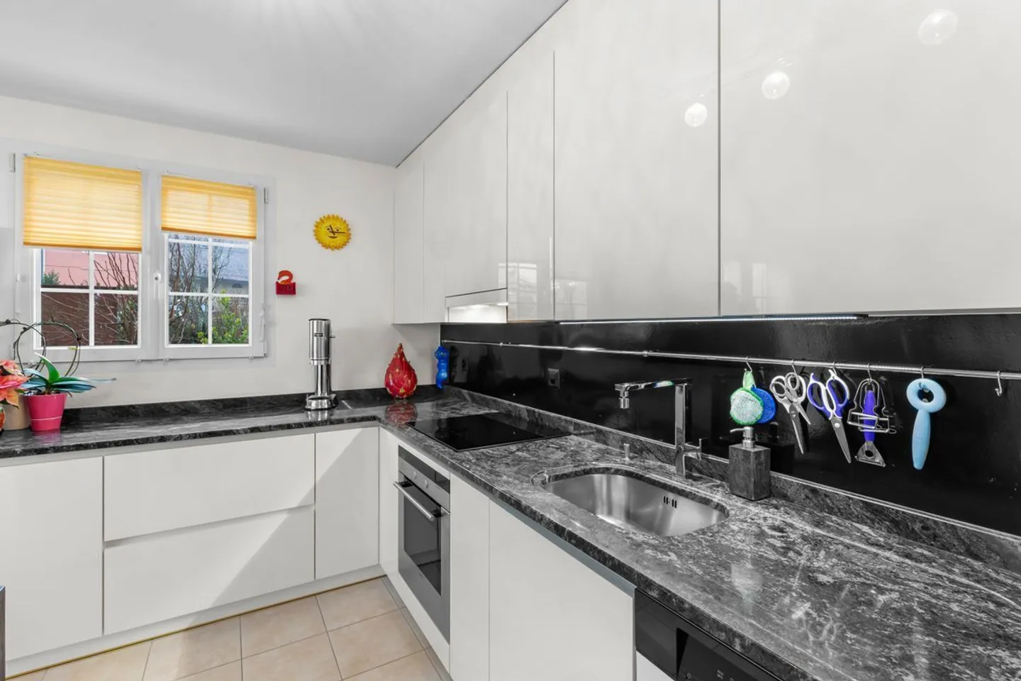 Exclusif : Très bel appartement au rez-de-chaussée avec jardin paysager - Photo 10 sur 13