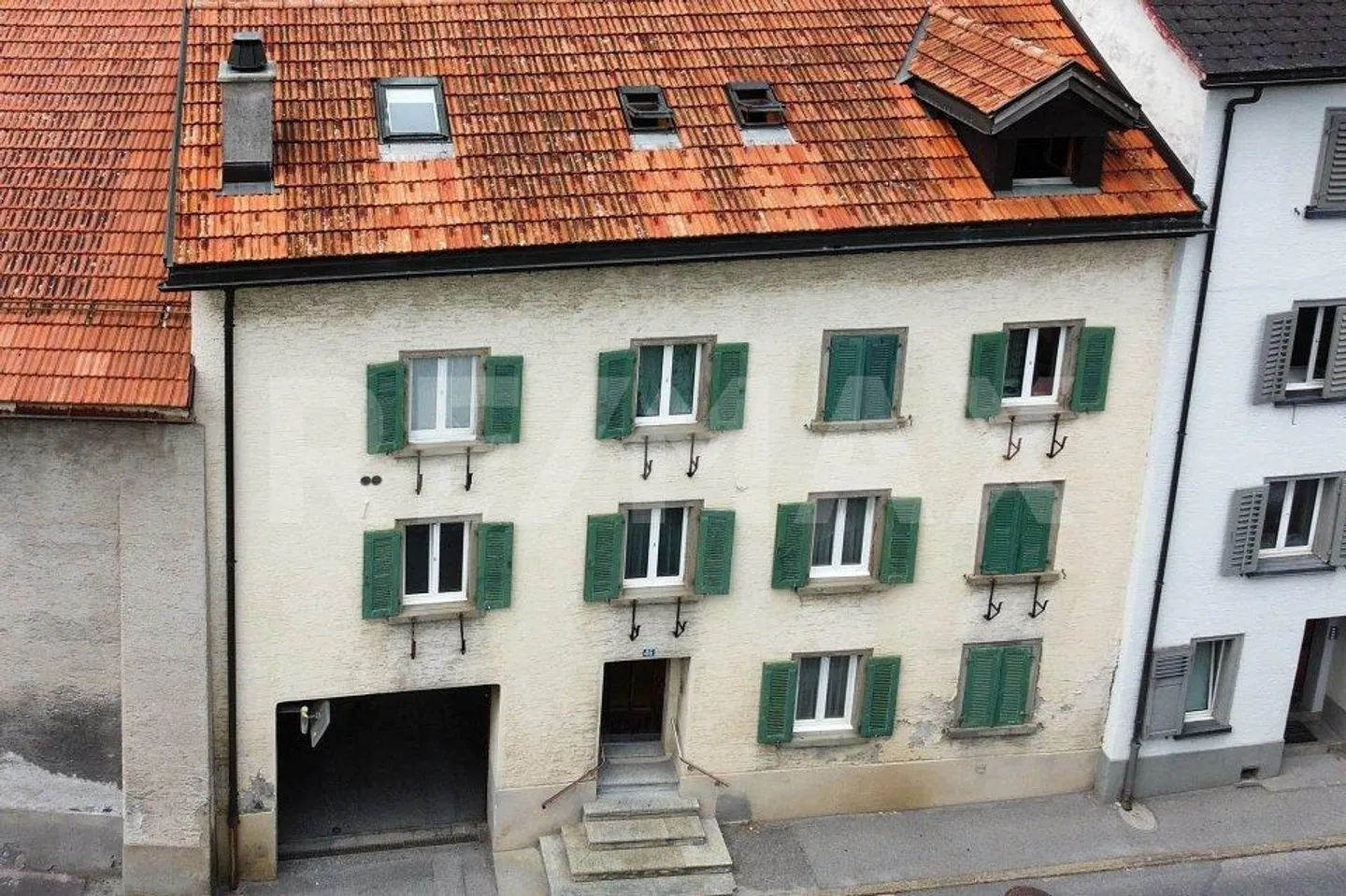 Maison multifamiliale avec cour, part de stable et remise au cœur de... - Photo 1 sur 13