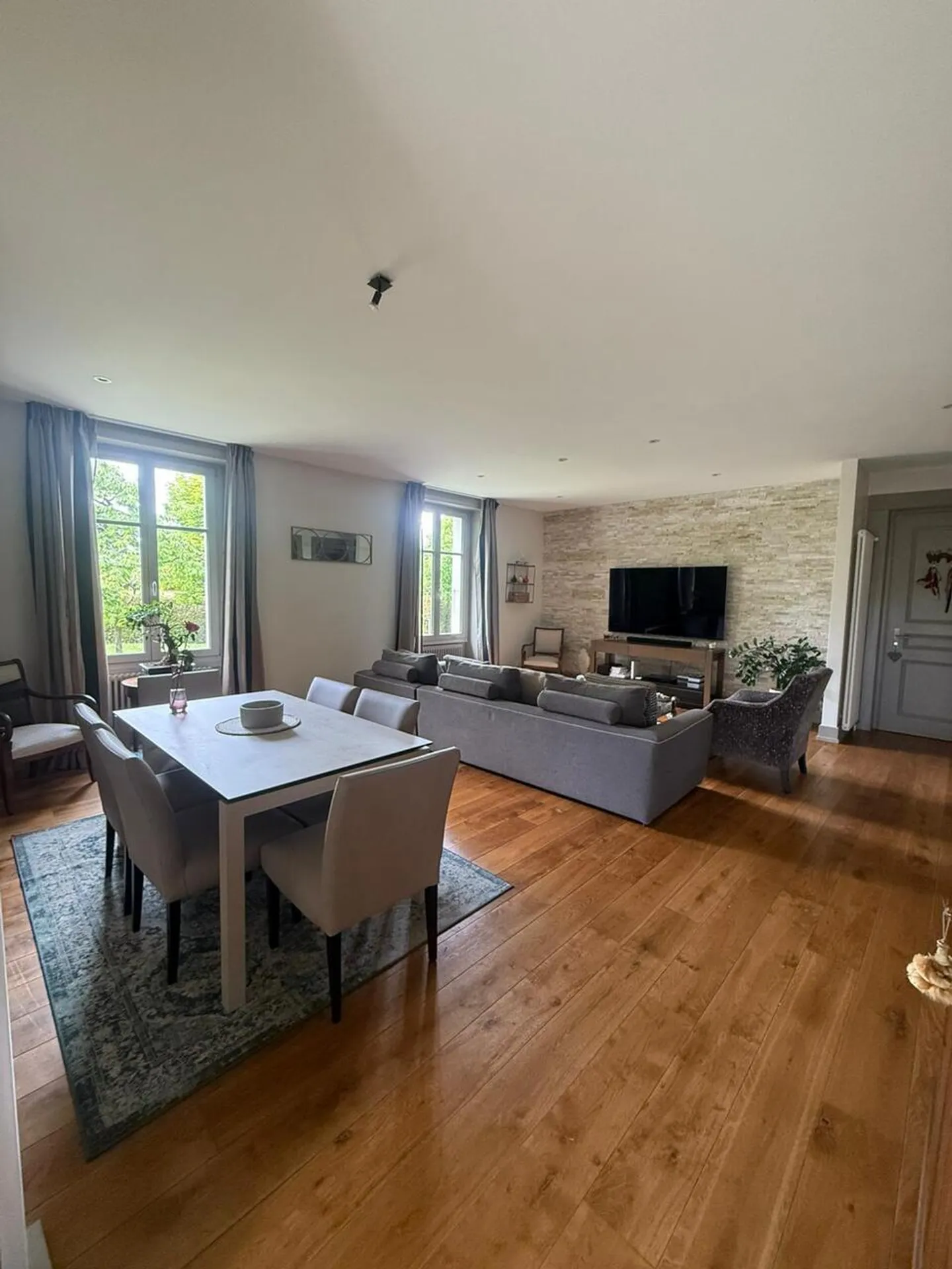 Appartamento di 3,5 locali con giardino privato - contratto a termine - Foto 2 di 9