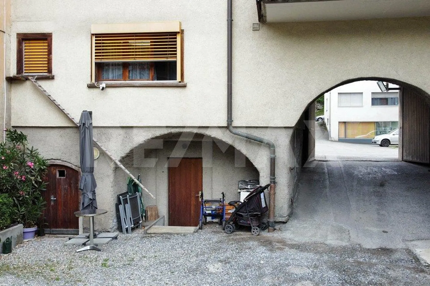 Maison multifamiliale avec cour, part de stable et remise au cœur de... - Photo 6 sur 13