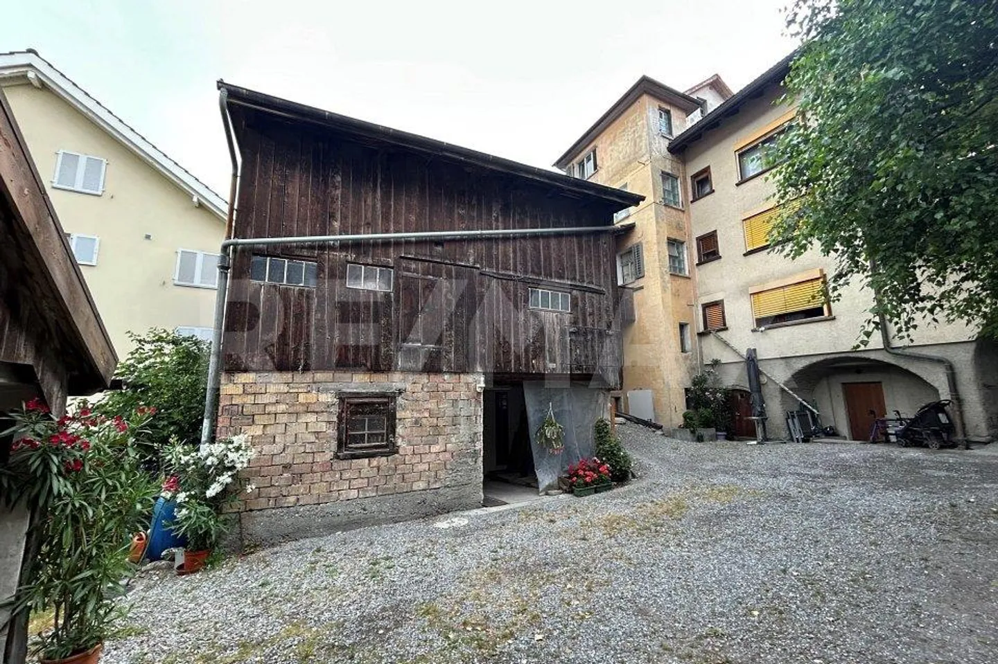 Maison multifamiliale avec cour, part de stable et remise au cœur de... - Photo 11 sur 13