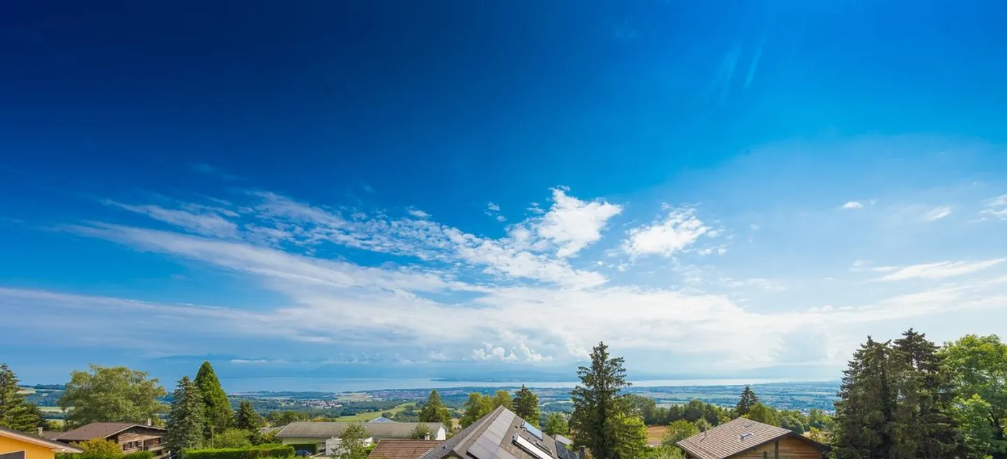Sehr schöne Immobilie mit Panoramablick auf den See und die Alpen - Foto 3 von 13