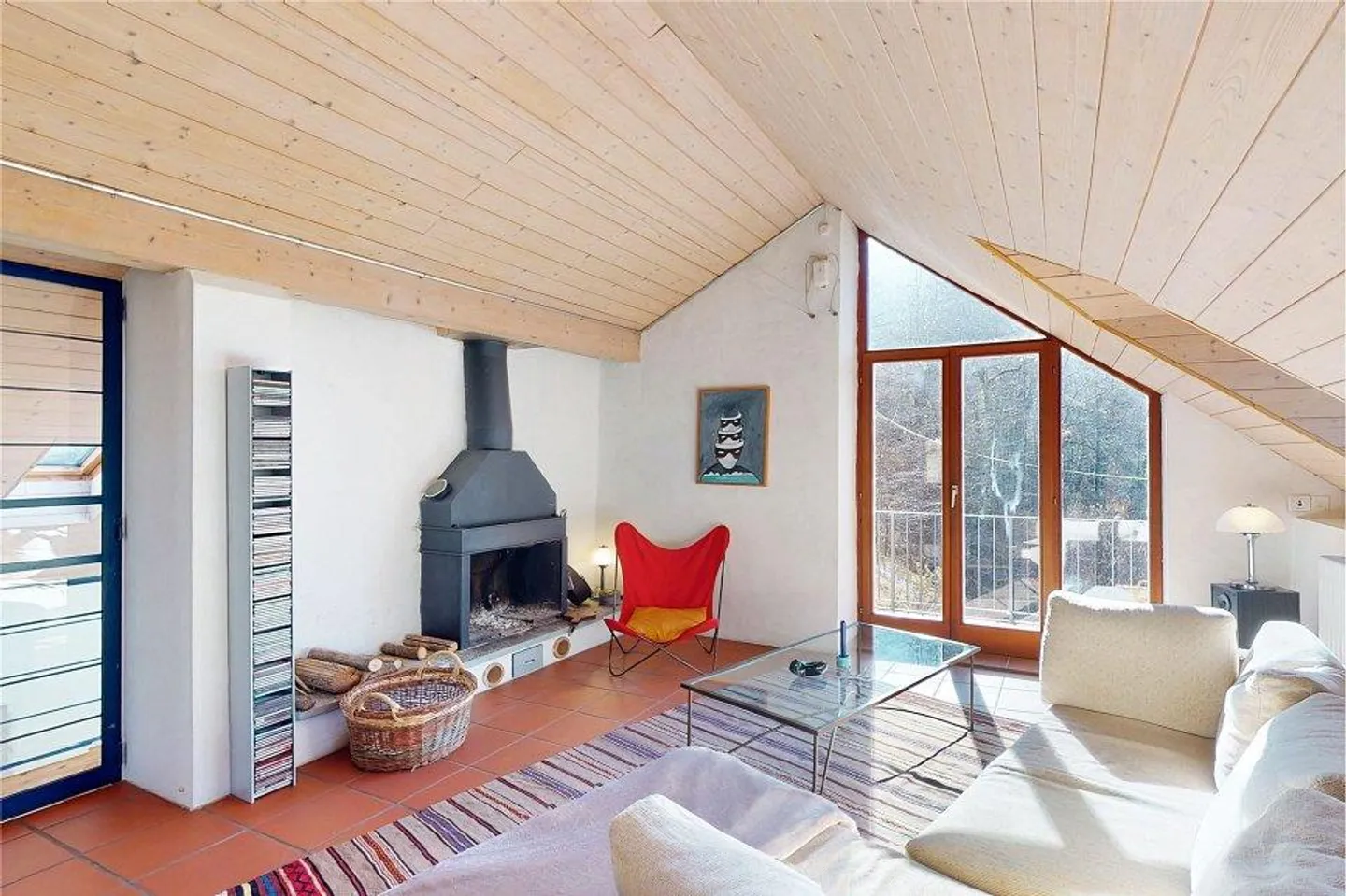 House immersed between forest and river - Photo 1 of 11