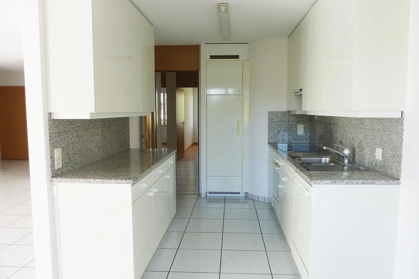 Sonnige Wohnlage mit grossem Gartensitzplatz - Foto 4 von 10